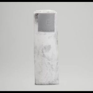 Lululemon the small towel print - NWT